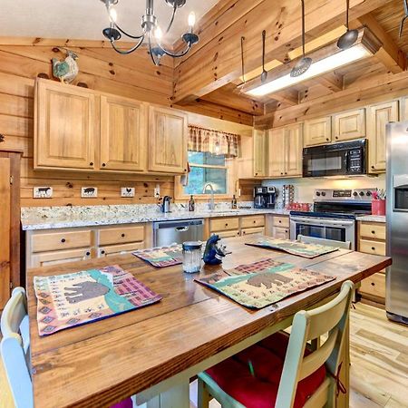Lake Junaluska Waynesville Cabin With Covered Deck And Fire Pit! מראה חיצוני תמונה