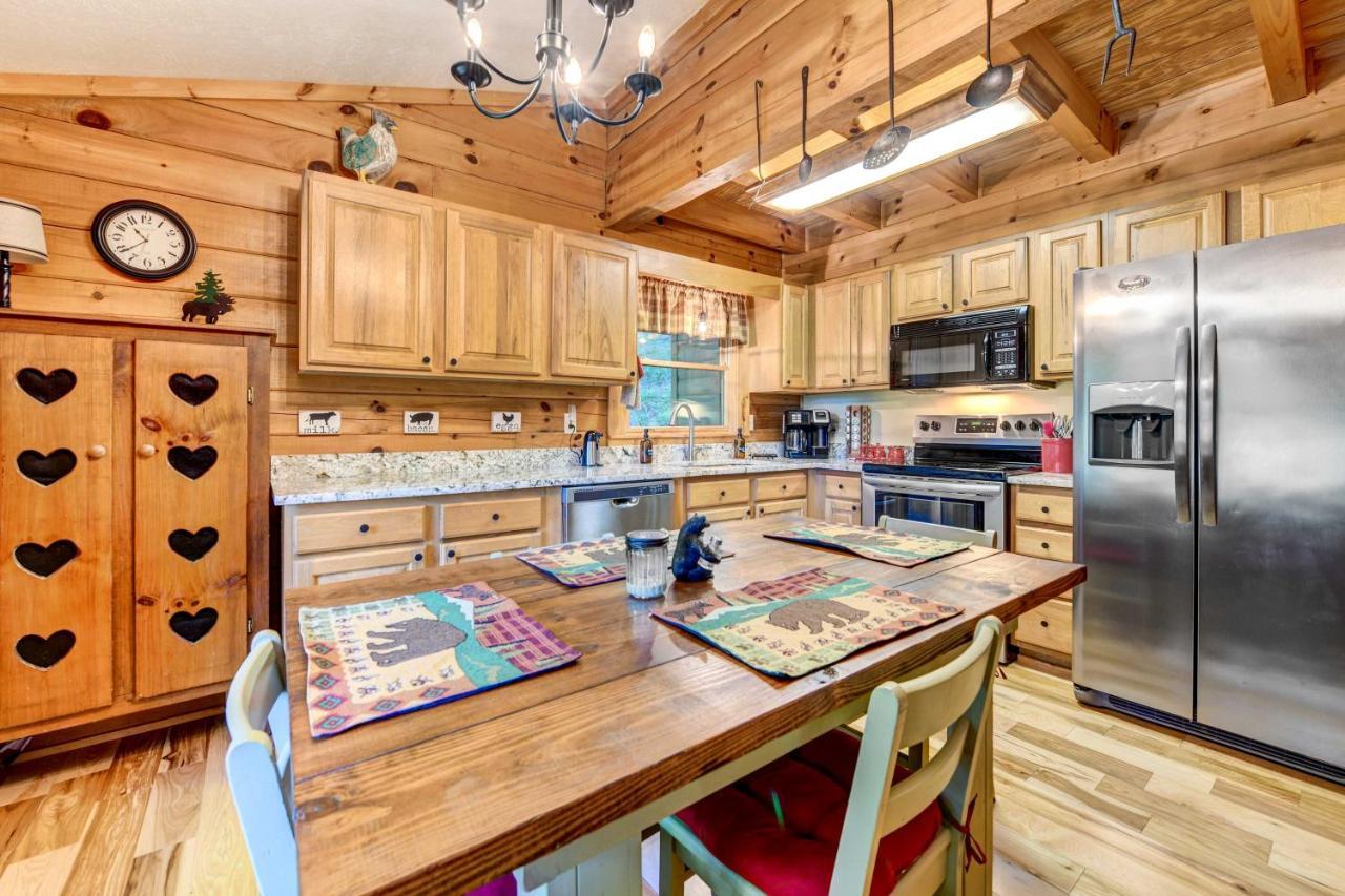 Lake Junaluska Waynesville Cabin With Covered Deck And Fire Pit! מראה חיצוני תמונה