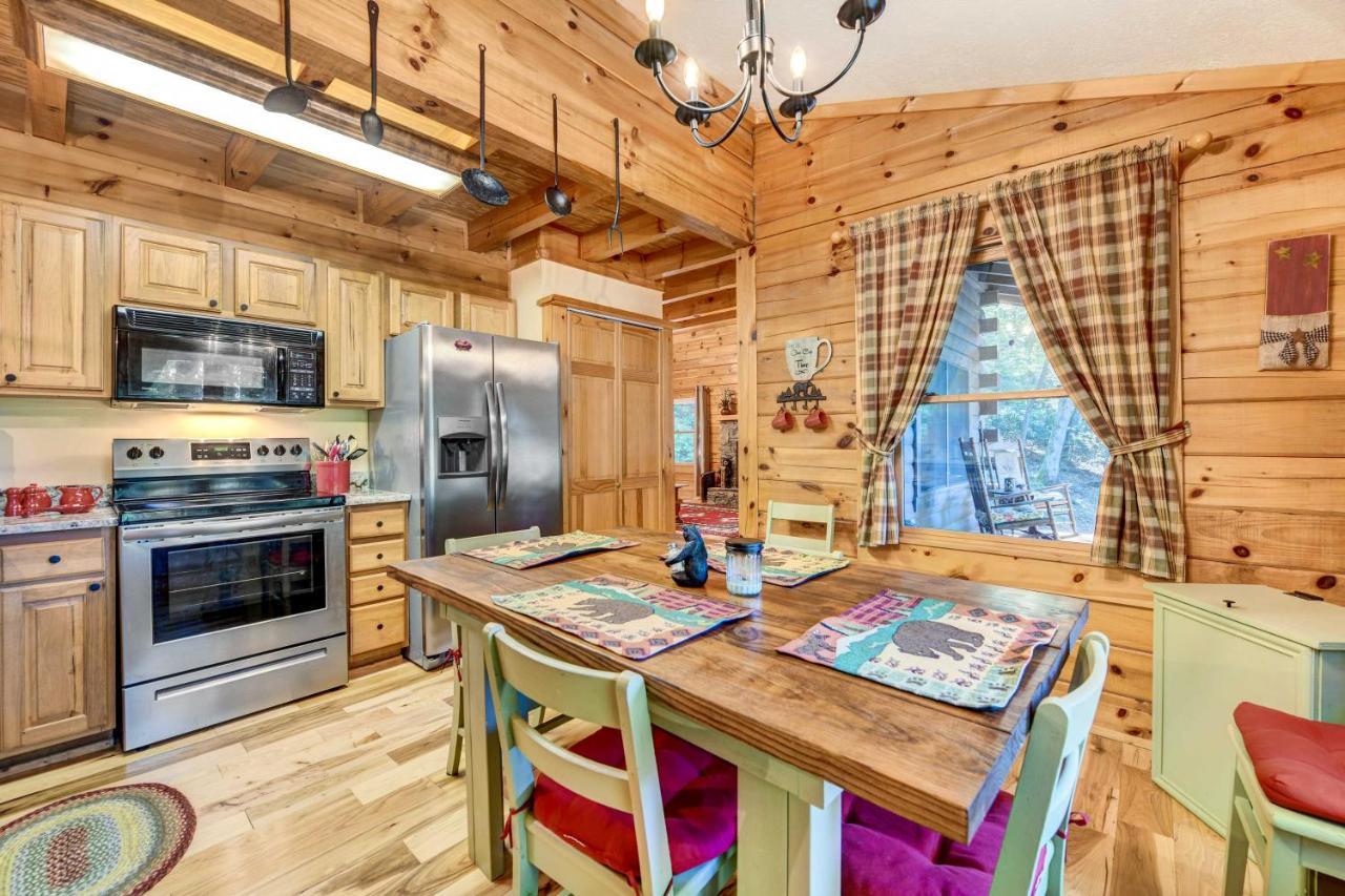 Lake Junaluska Waynesville Cabin With Covered Deck And Fire Pit! מראה חיצוני תמונה