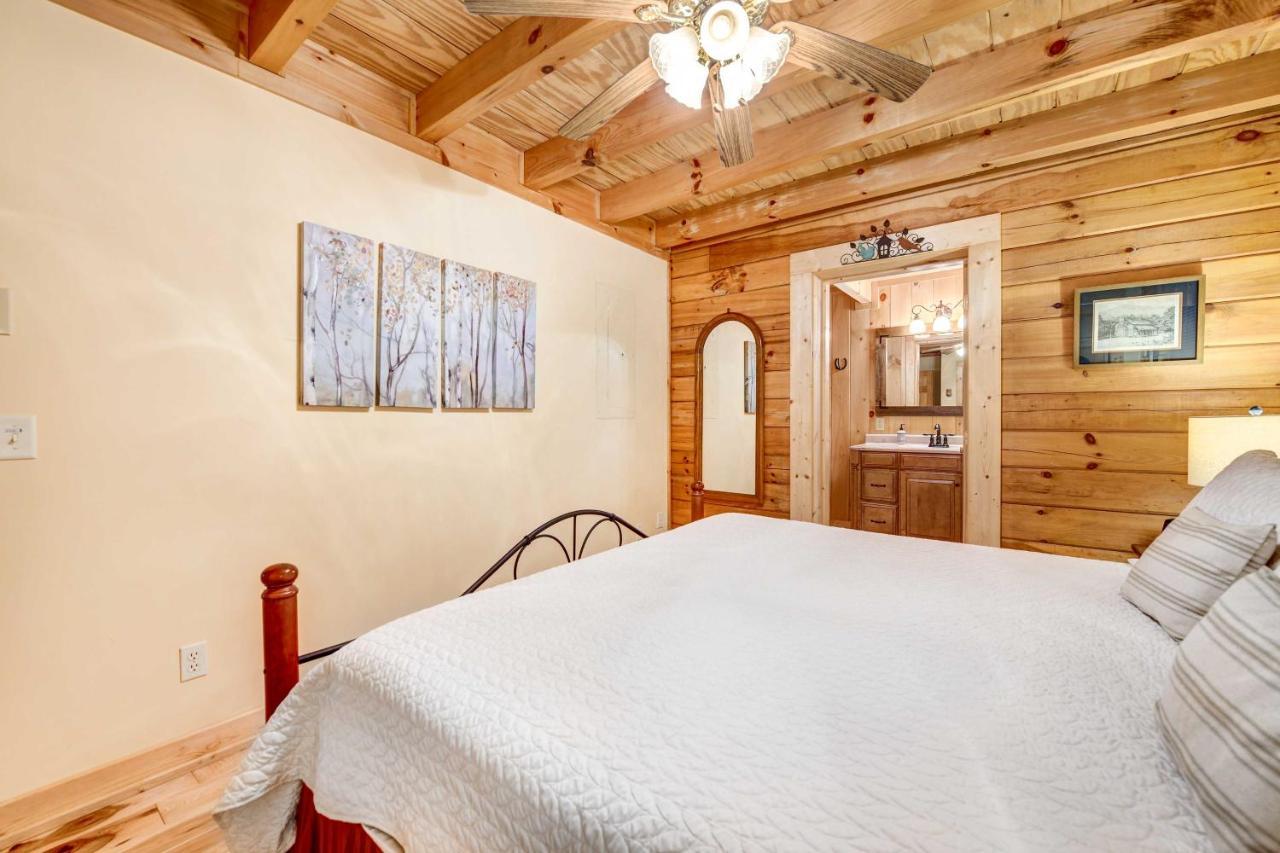 Lake Junaluska Waynesville Cabin With Covered Deck And Fire Pit! מראה חיצוני תמונה
